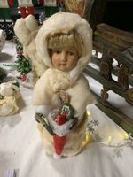 Schöne alte Watte Puppe Winterkind
