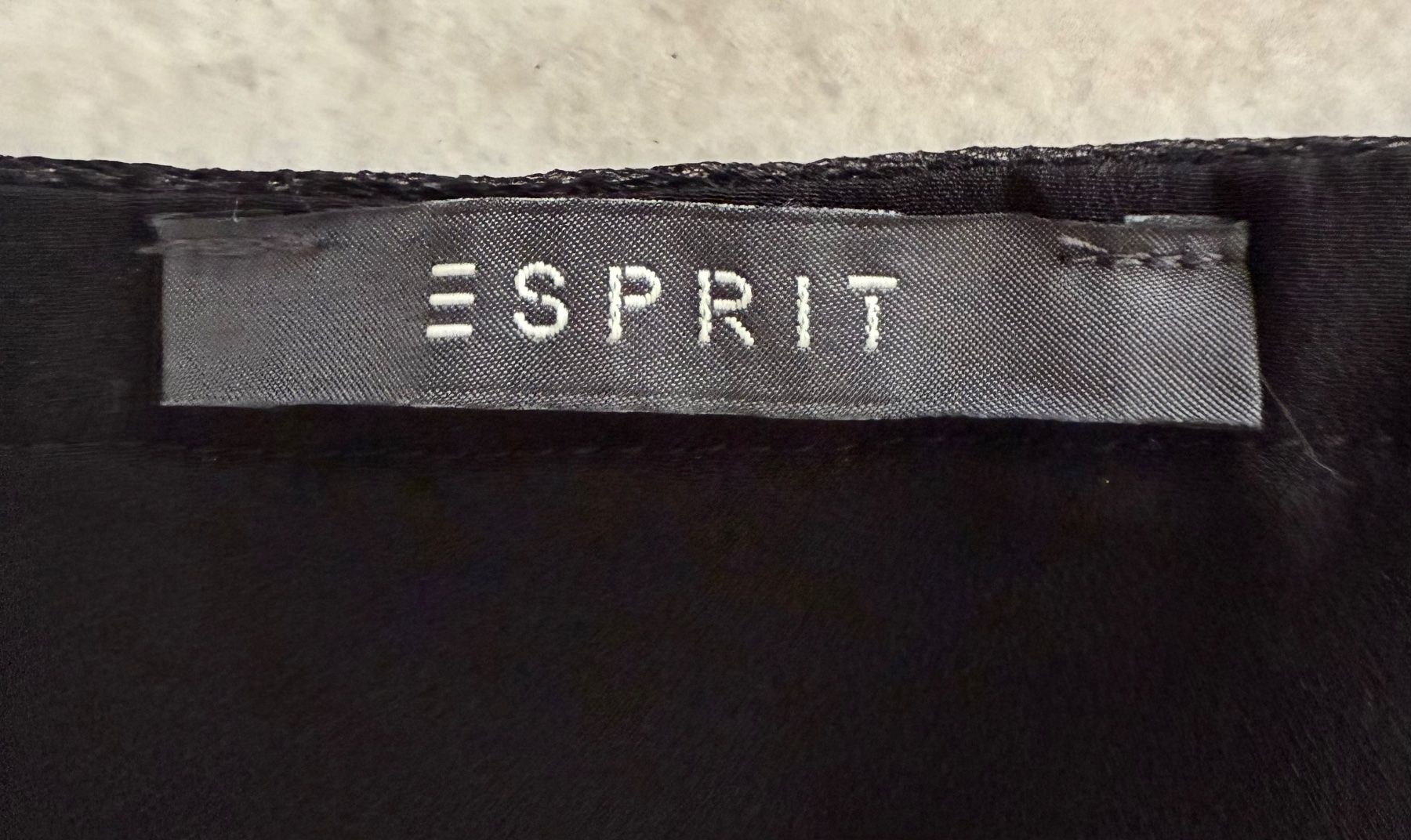 Esprit T-shirt: Esprit edles Viskoseshirt mit tollen Details, Gr. S – Usato da Niederweningen venduto da baghirac 3