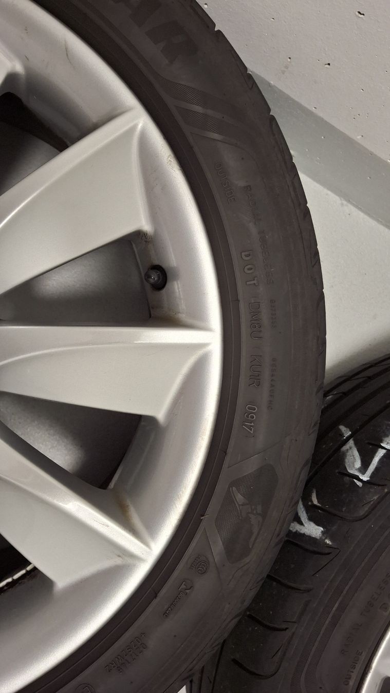 BMW Pneus & Roues: BMW 520d Sommerpneu – D'occasion à Wil ZH par Pat_94 1