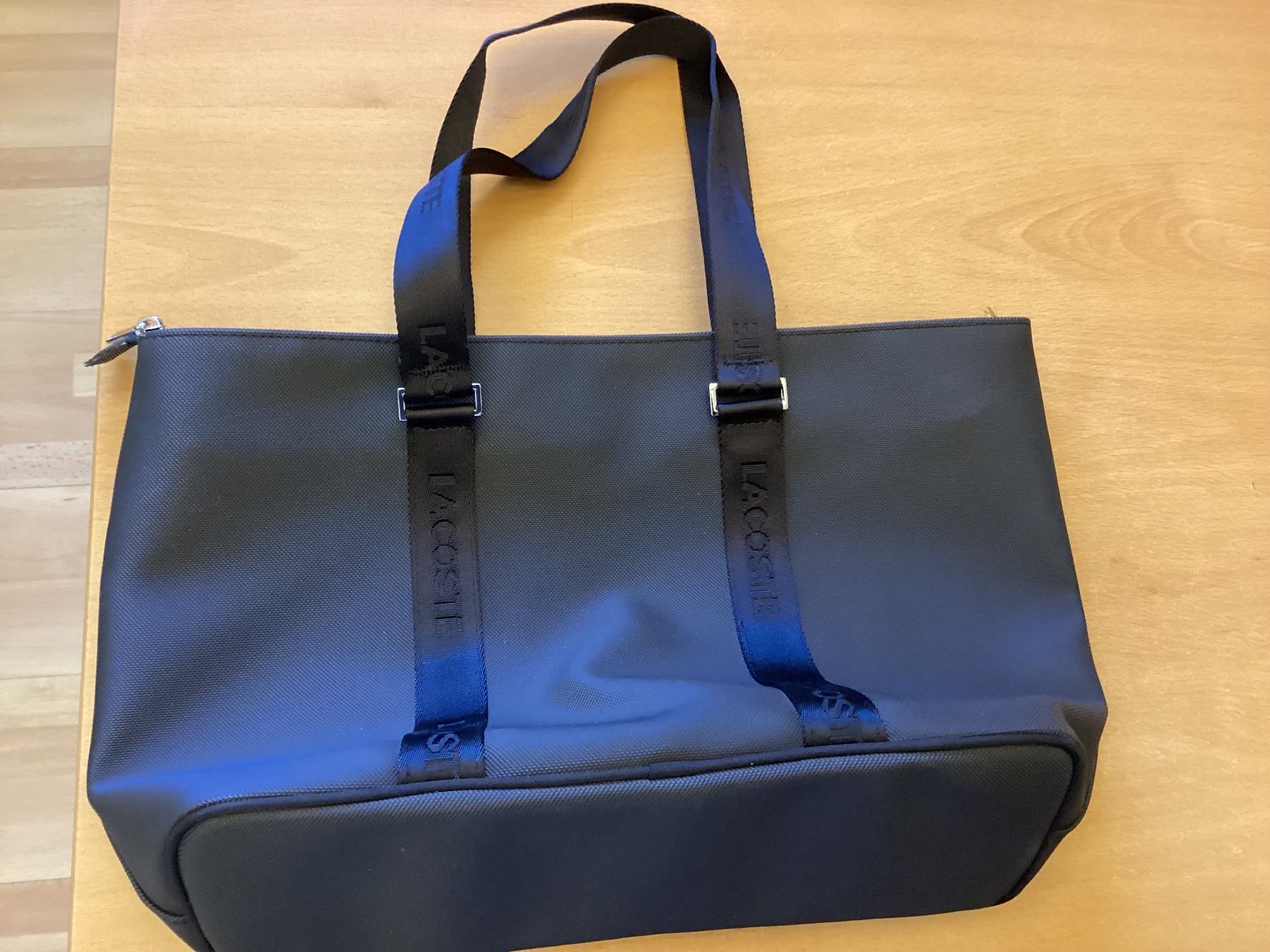 Lacoste Borse da donna: LACOSTE SHOPPER/Tasche Versand – Nuovo (secondo la descrizione) da Unterkulm venduto da Lunchen11