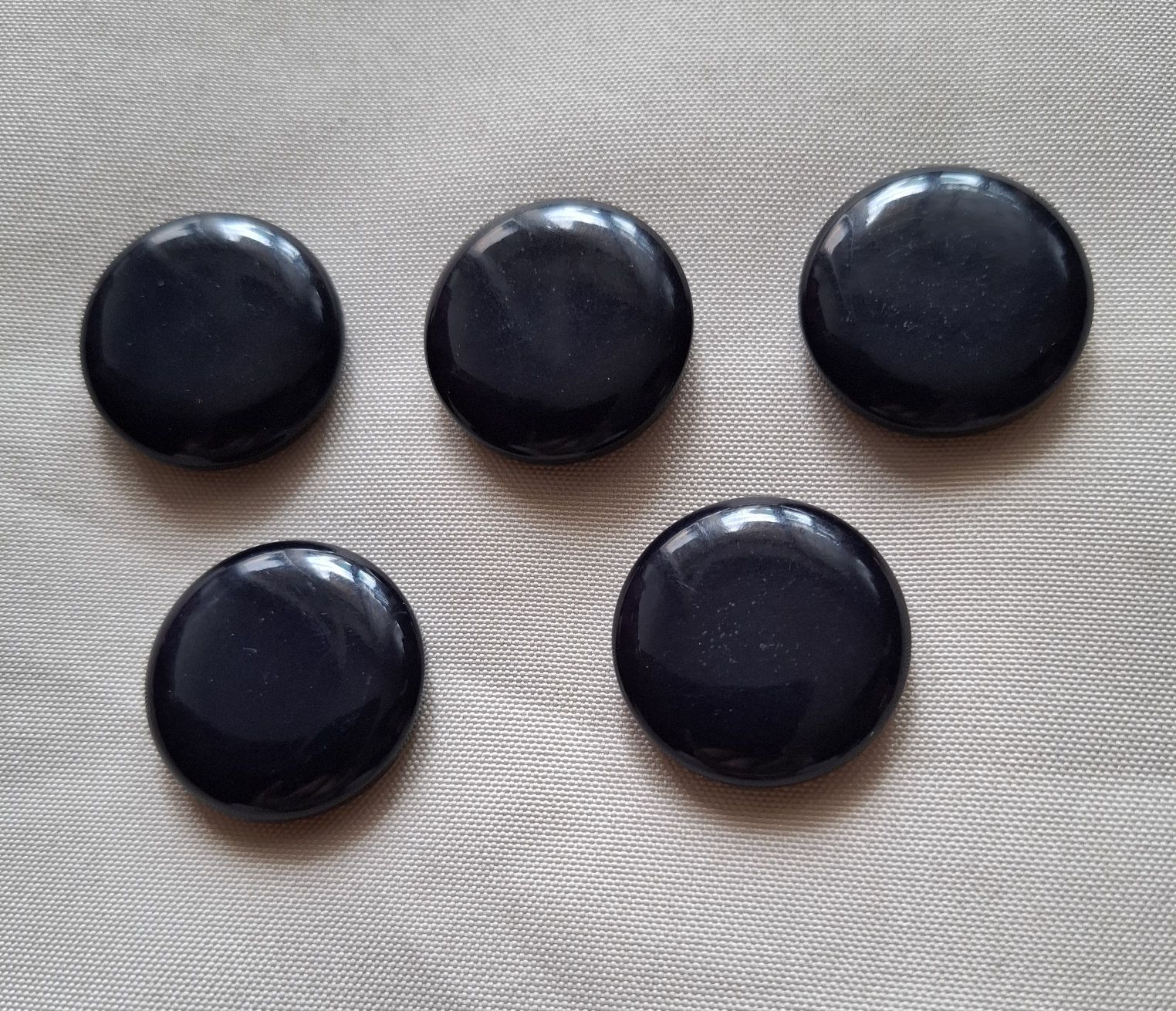 Bottoni: 5 dunkelblaue Knöpfe, 28 mm. – Usato da Dietikon venduto da Hirschkopf