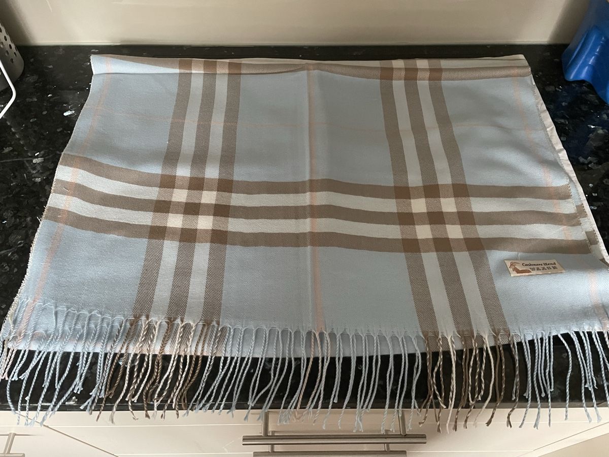 Foulards, Tücher & Schals: Stylish Cashmere Blend  Scarf XXL – Neu und originalverpackt aus Buttikon SZ von trzurigo 1