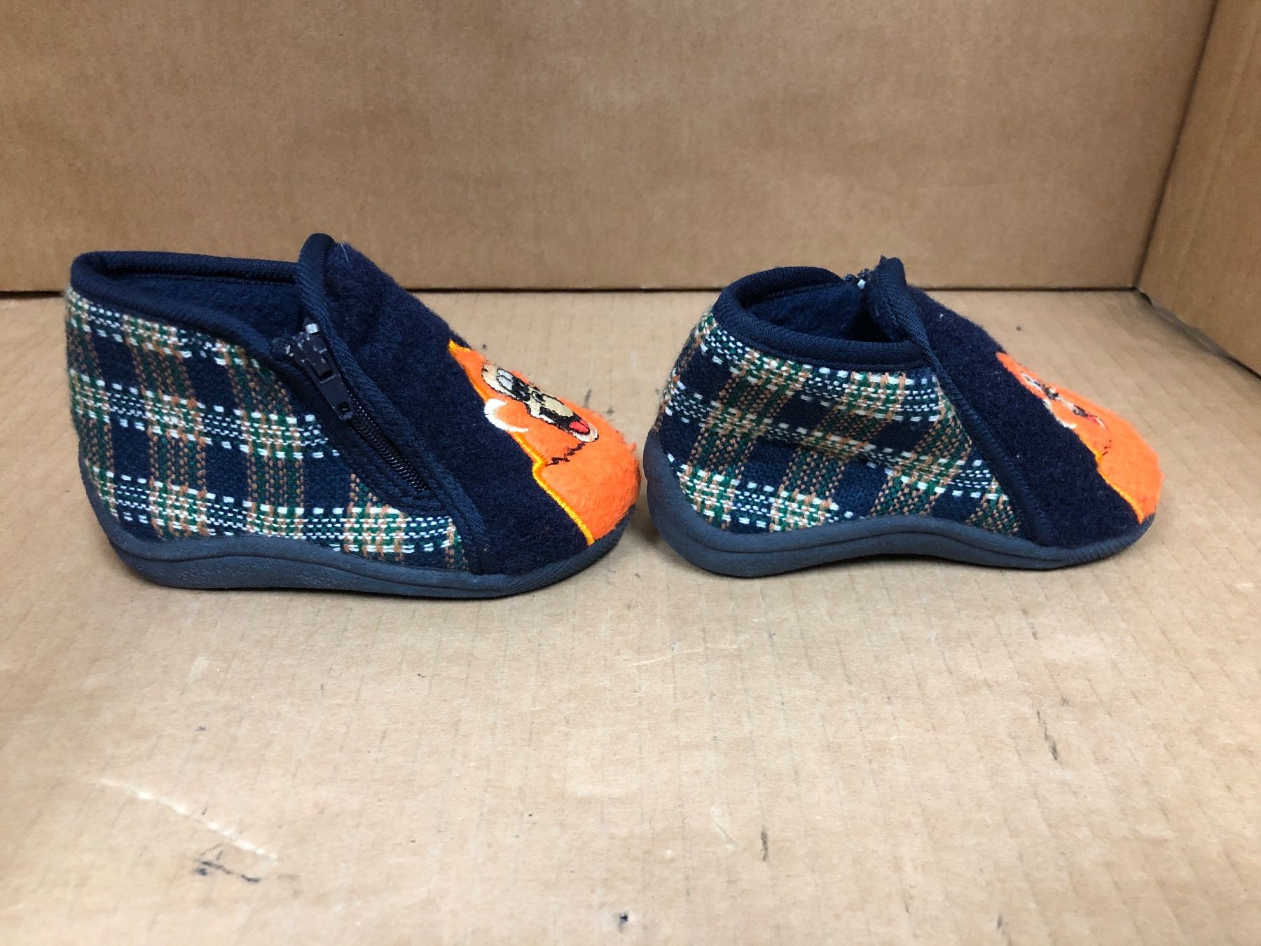 Scarpe per ragazzi: Hausschuhe (Finken) Affe Grösse 20 – Usato da Eschlikon TG venduto da RamonaSt 2