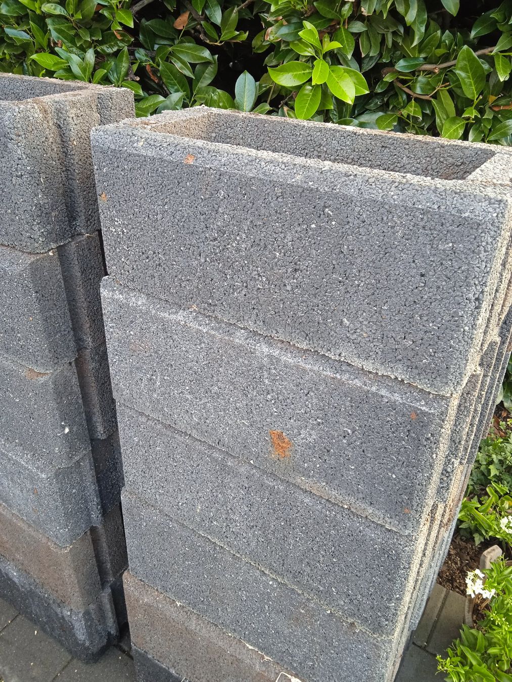 Pierres & tuiles: Kann Gartenmauer Normalstein Anthrazit – D'occasion à Rothrist par MaSa82