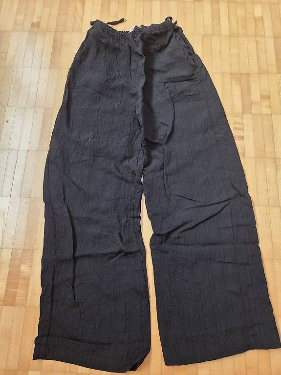 H&M Pantaloni: H&M Sommerhose, Gr. 140 – Usato da Russikon venduto da i_laura