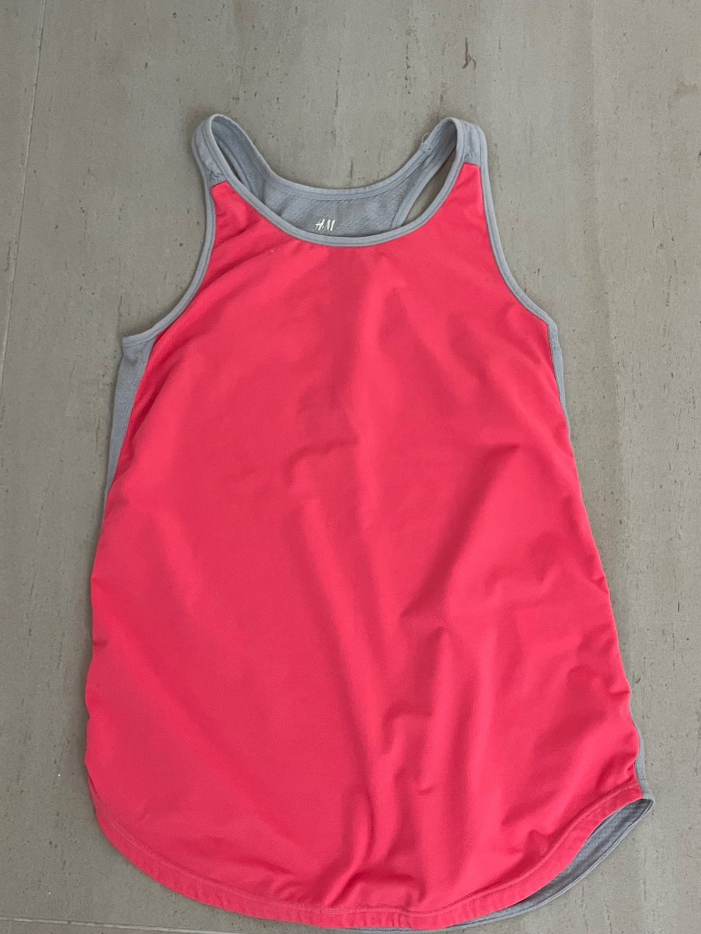 H&M Blusen, T-Shirts & Tops: H&M Sport Top, Gr 146-152cm – Gebraucht aus Luzern von Sono2