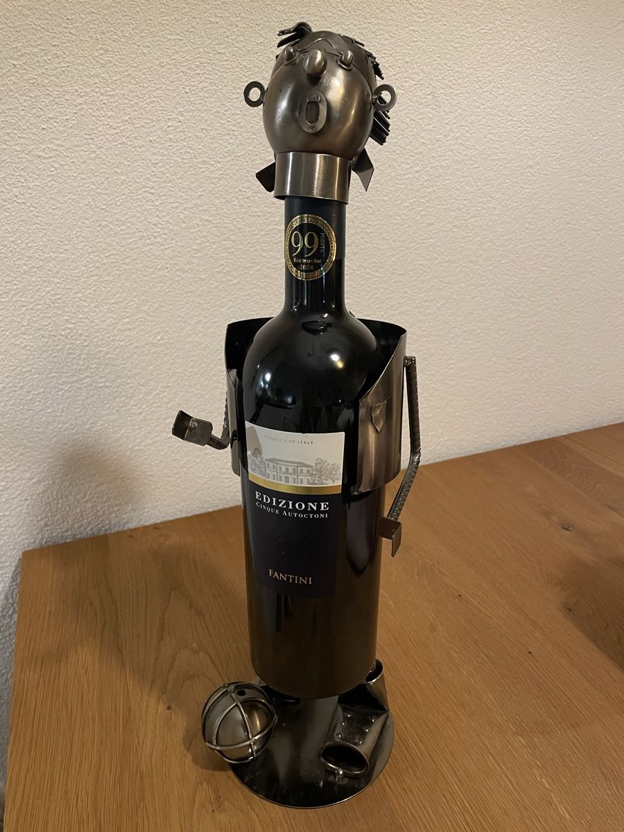 Weingestelle & -ständer: Flaschenhalter „Fussballer“ – Gebraucht aus Herisau von Daisy8613