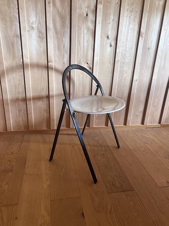 Stühle: Klappstuhl metall Designklassiker – Gebraucht aus Bertschikon Gossau von glorious-vintage