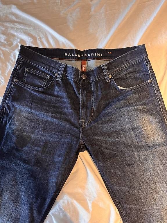 Jeans: Jeans  Baldessarini  – Usato da Regensdorf venduto da Jazmyn307 1