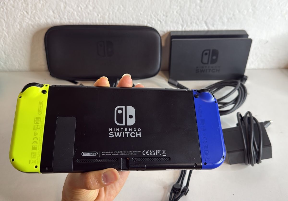 Nintendo Console: Nintendo Switch Neon Blue/Red Console Bundle 🌼🦋 – Usato da Ehrendingen venduto da bubulence 2
