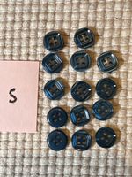 14 Kunststoff Knöpfe Blau