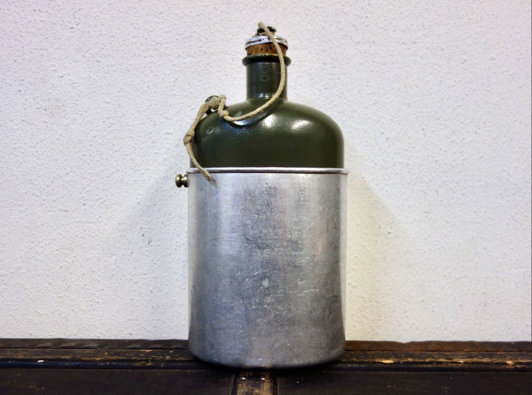 Schweizer Armee Attrezzatura & Pezzi di ricambio: Feldflasche mit Becher Schweizer Armee 1944 – Usato da Kerzers venduto da djstarsky73 2