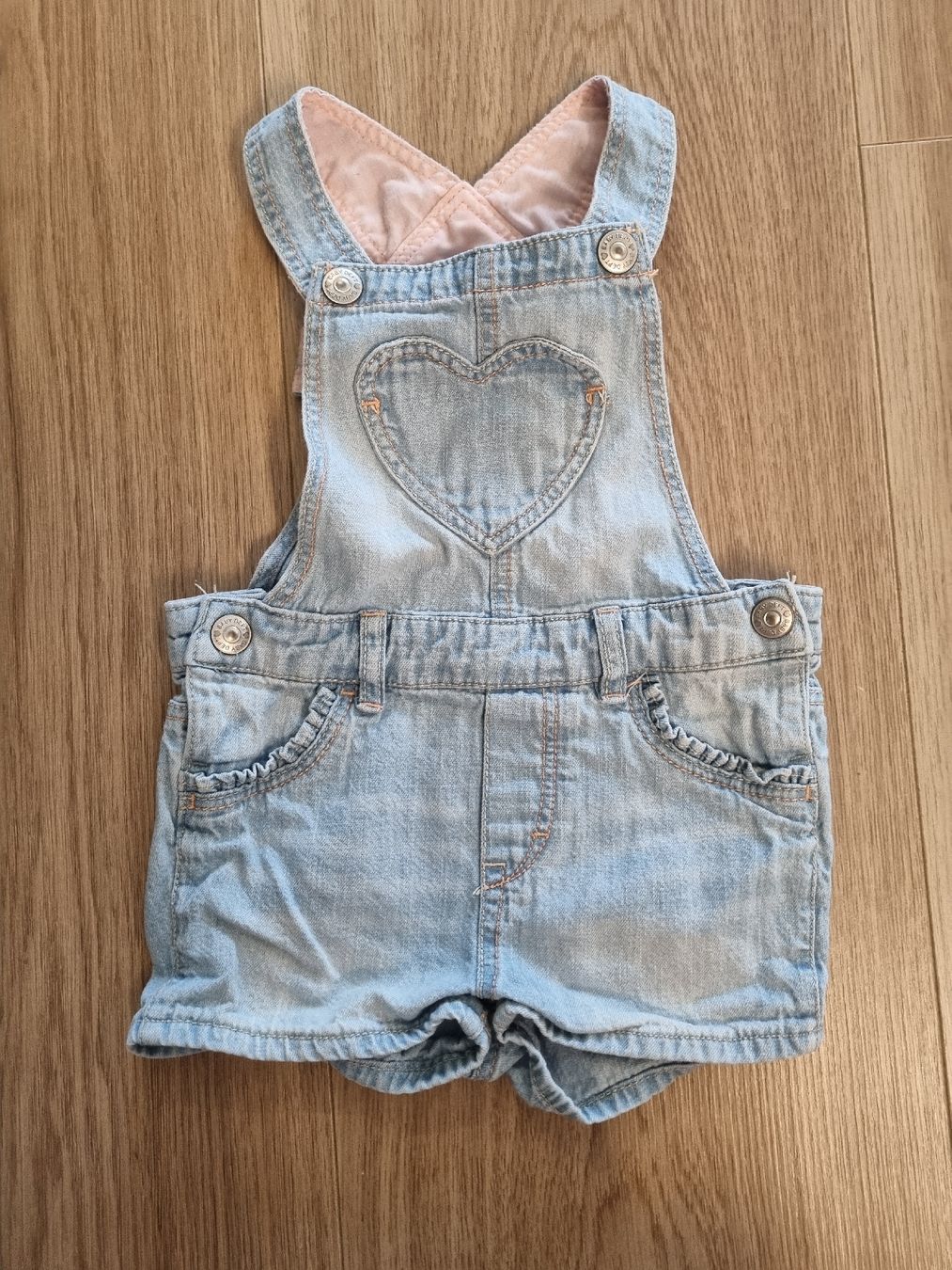 H&M Pantaloni: kurze Jeans-Latzhose 74 – Usato da Unteriberg venduto da ste_ruh