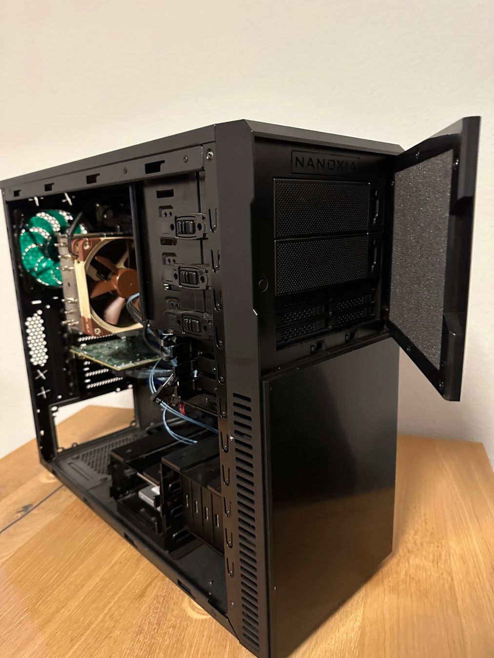 Server mit 8x3.8TB SAS,6x960GB & 2x480GB SATA SSD, 512GB RAM (Gebraucht ...