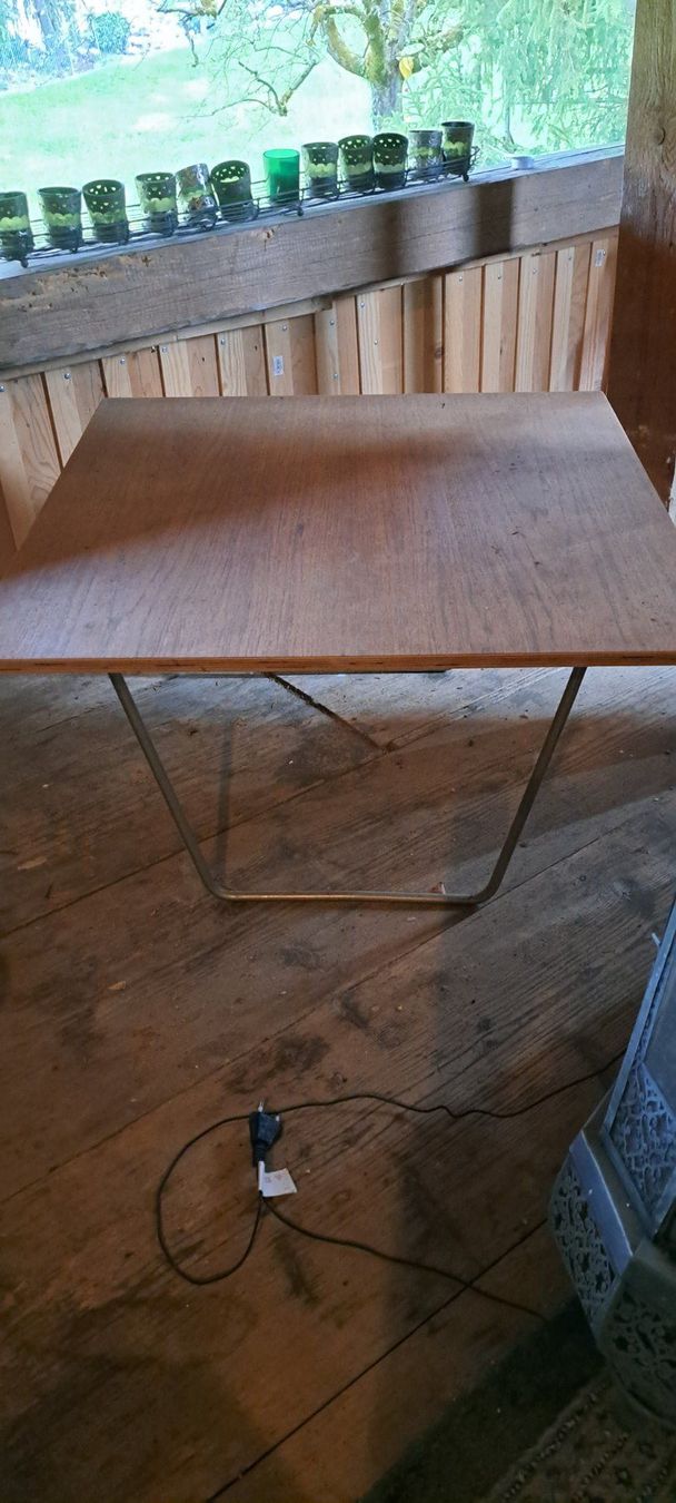 Tavoli: kleines quadratisches Jugendstiltischchen – Usato da Vogelsang AG venduto da MargitK 1