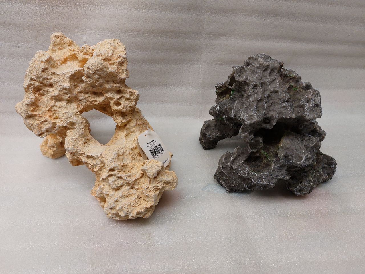 Tutte le decorazioni: Aquarium decoration beige perforated artificial rock, 29 cm – Nuovo (secondo la descrizione) da Pambio Noranco venduto da Pol69 1