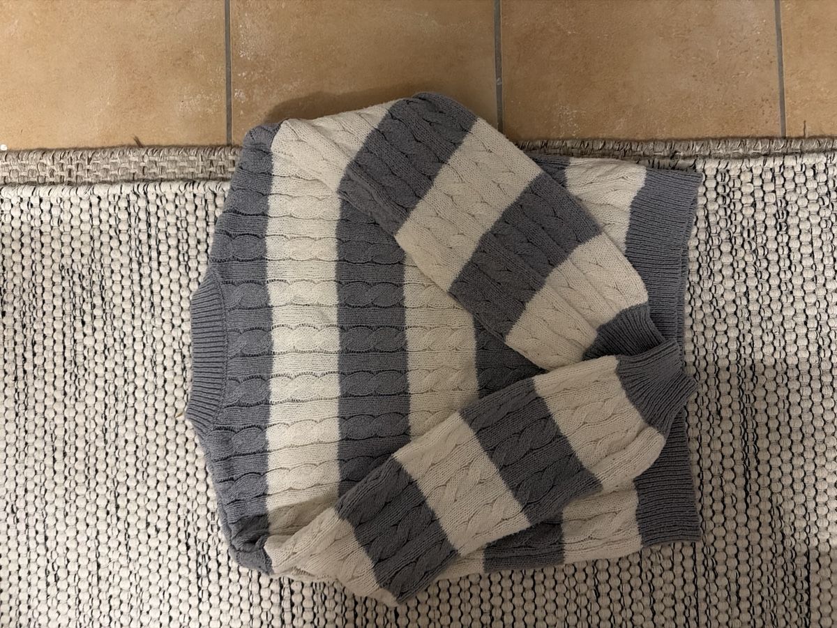 Shein Pullover & Sweatshirts: Damen Pullover gestreift mit Zopfmuster grau weiss – Neu (gemäss Beschreibung) aus Pfäffikon ZH von anlimalu 1