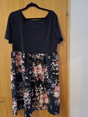 Schönes Sommerkleid Blumenmuster, Grösse 2XL, neu