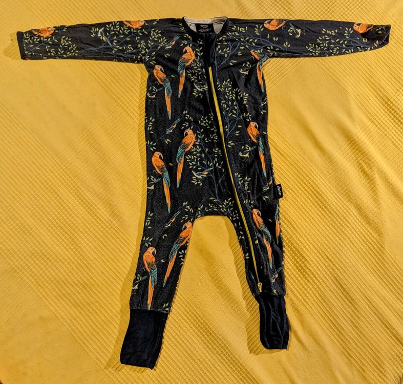 Zipster Pyjama mit Papageien Gr 86/92 (Gebraucht) in Zürich für CHF 5 ...