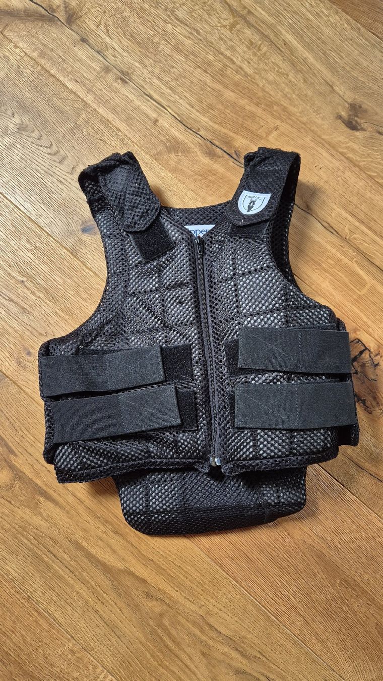 Protections: Reitweste schwarz Grösse S gebraucht – D'occasion à Horgenberg par callmeloco