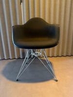 Vitra Armchair mit schwarzem Stoffbezug