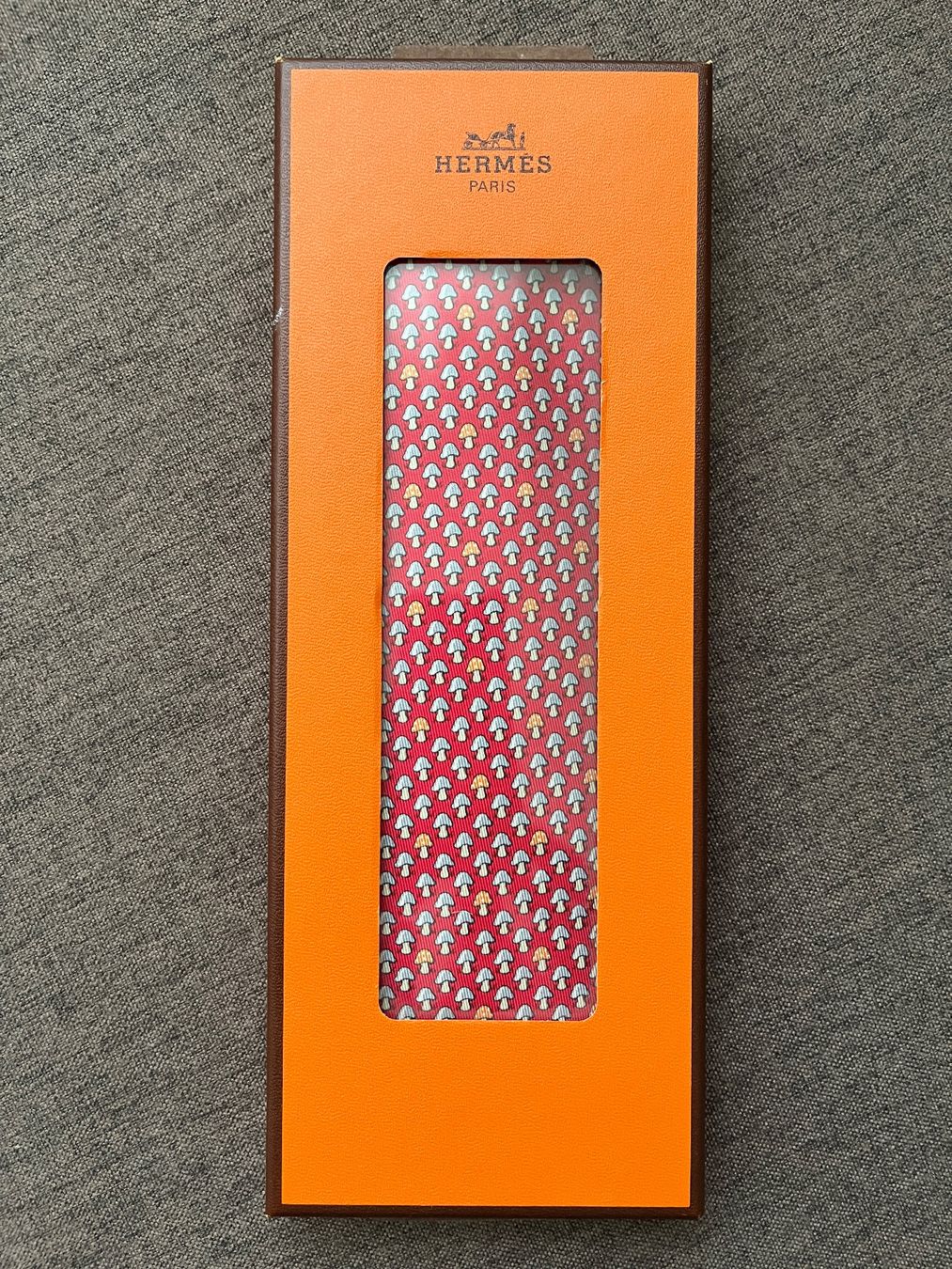 Hermès Cravates: NEU Hermès Paris Krawatte Rot 100% Seide – Neuf (Voir description) à Beromünster par flicts