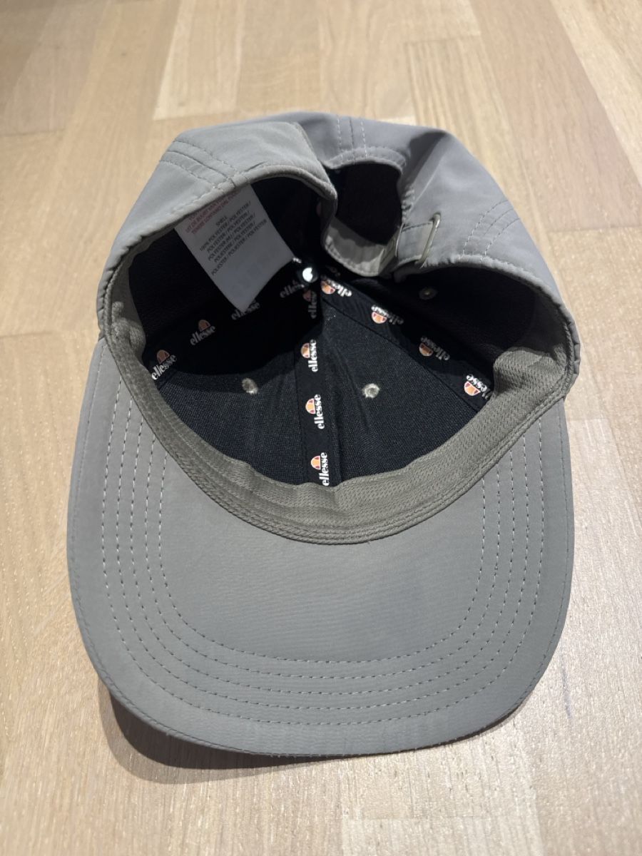 Ellesse Chapeaux, bonnets & casquettes: ellesse Cap grau – Neuf (Voir description) à Schüpfen par _.Anna-Lena._ 1