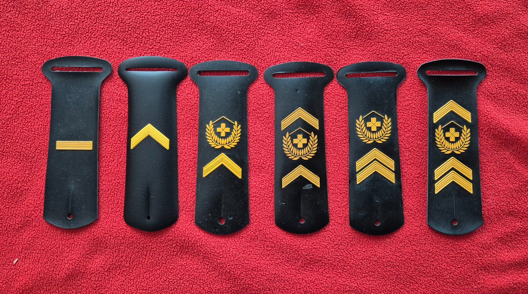 Schweizer Armee Plaketten & Abzeichen: Gradabzeichen Set #2 – Gebraucht aus Dottikon von Robawa