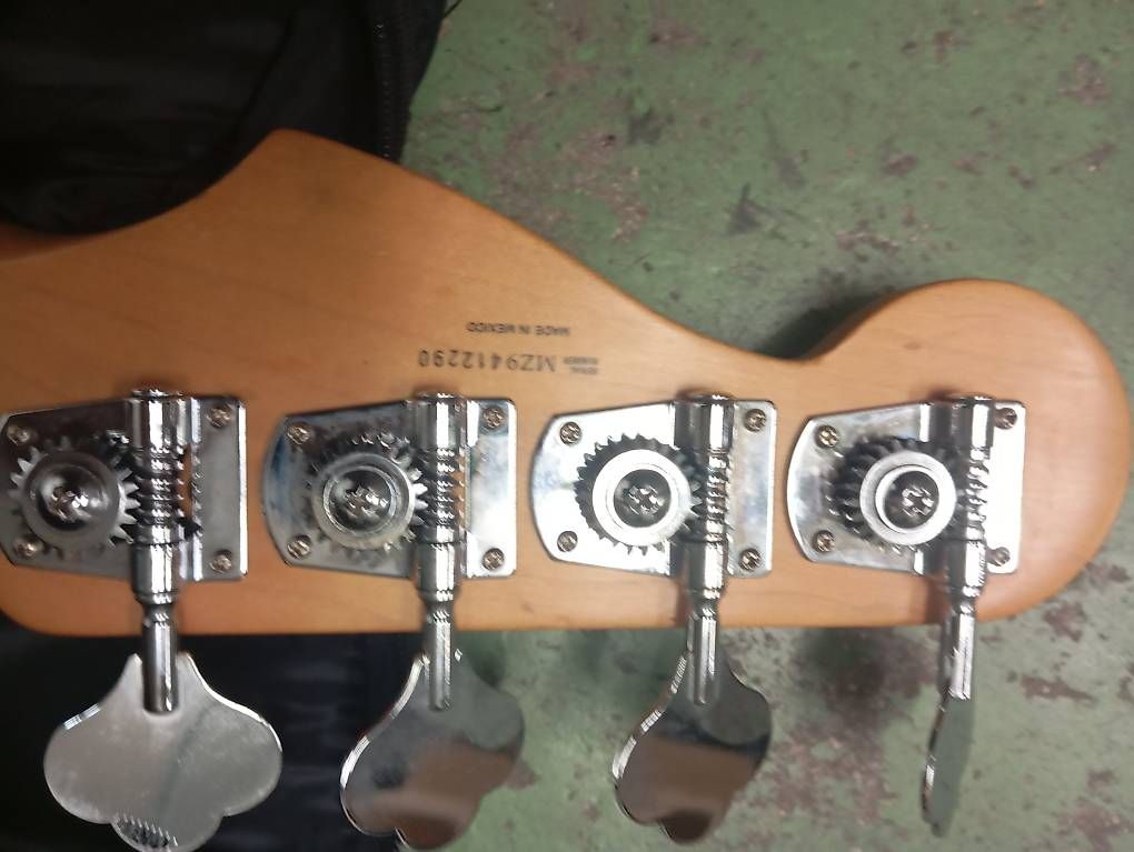 Fender Strumenti musicali: Fender Jazz Bass Mexico – Usato da Basel venduto da Petergunn 3