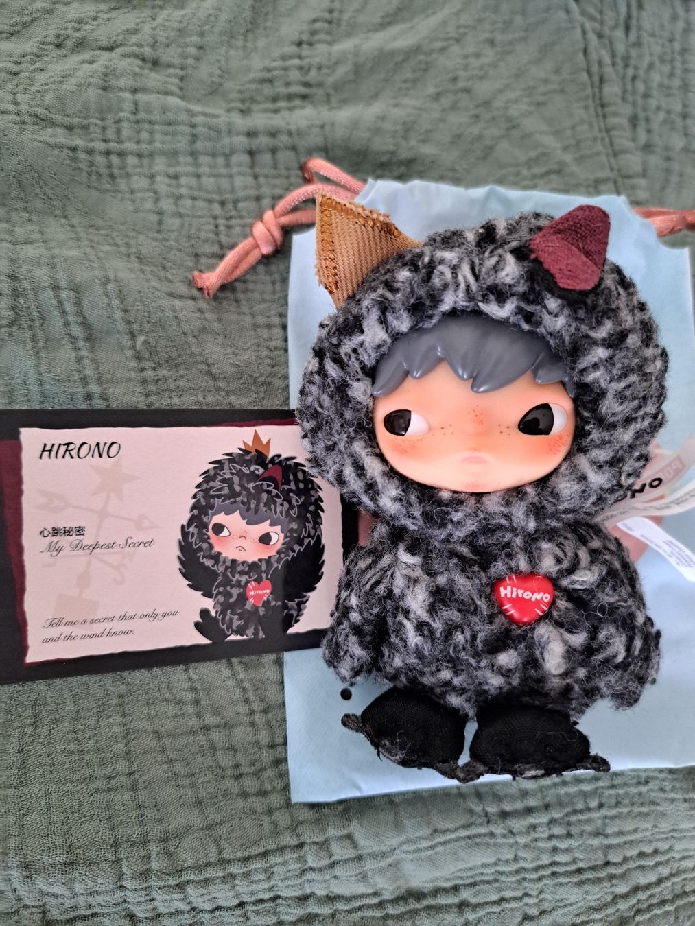 Pop Mart Statuette: Pop Mart Dear Birds Hirono & Skullpanda Amid Flowers – Nuovo (secondo la descrizione) da Wil SG venduto da RnBFlavoursDarling 3