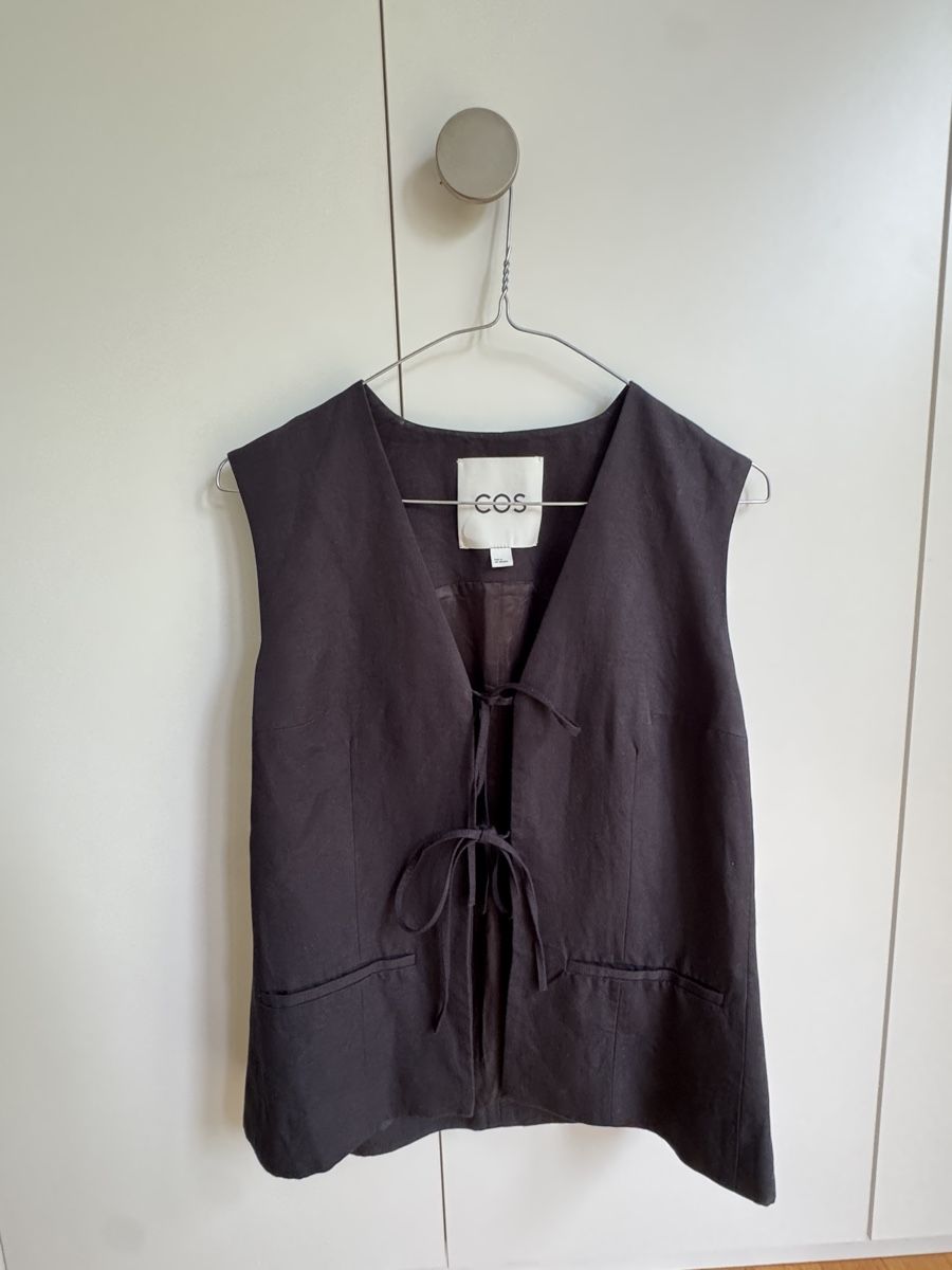 Cos Gilets & Westen: Schwarze COS Weste aus Leinen – Neu (gemäss Beschreibung) aus Zürich von megan.caprez 1