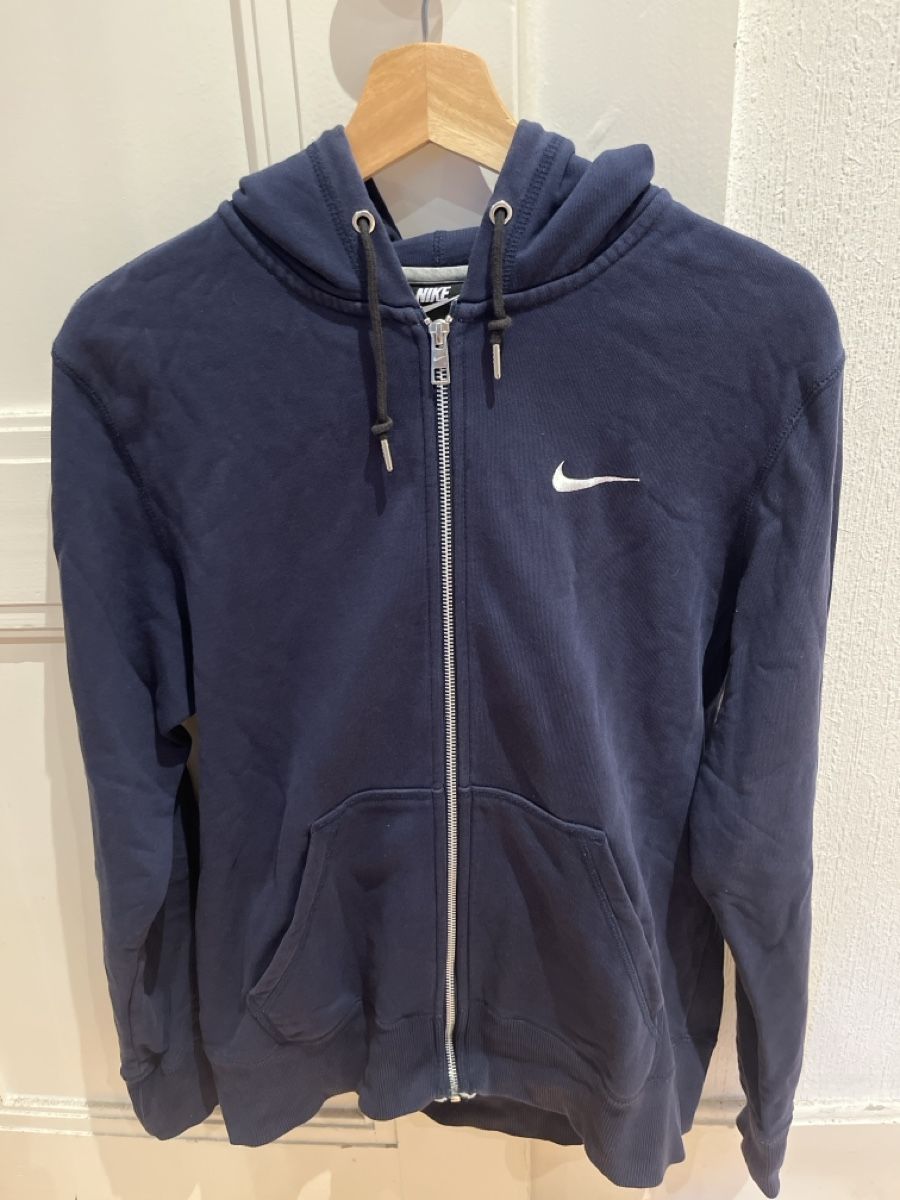 Nike Jacken: Sweat Nike bleu foncé, taille M – Gebraucht aus Lausanne von mae_dj7r