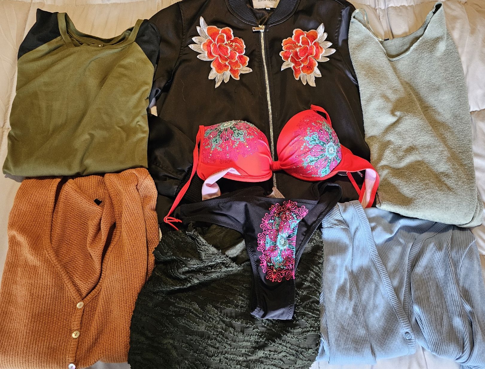 Kleiderpakete: Kleiderpaket über100 Teile Gr M/L – Neu (gemäss Beschreibung) aus Grabs von Sunnewis-2 2