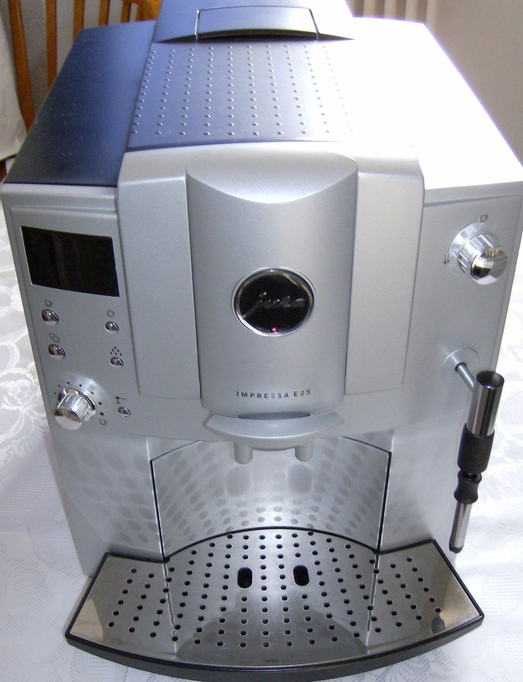 Jura Macchine per caffè & Macchine per espresso: JURA E25 FRISCH REWIDIERT – Usato da Amriswil venduto da Corea1978