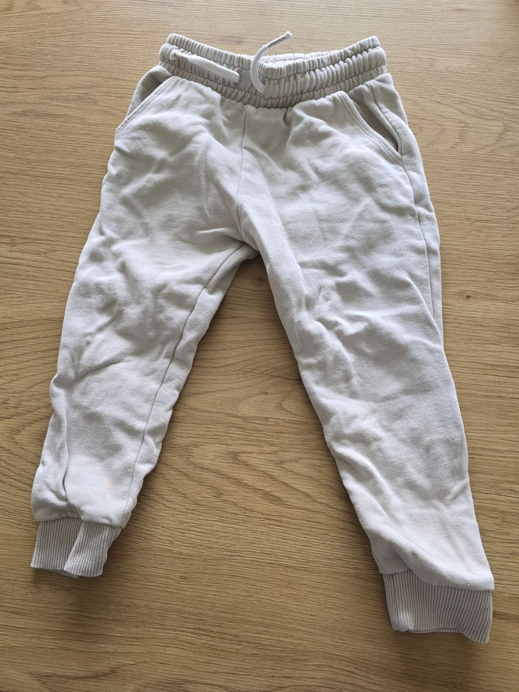 Next Pantaloni: Trainerhose Gr 104 von Next – Usato da Uetendorf venduto da baumstamm3