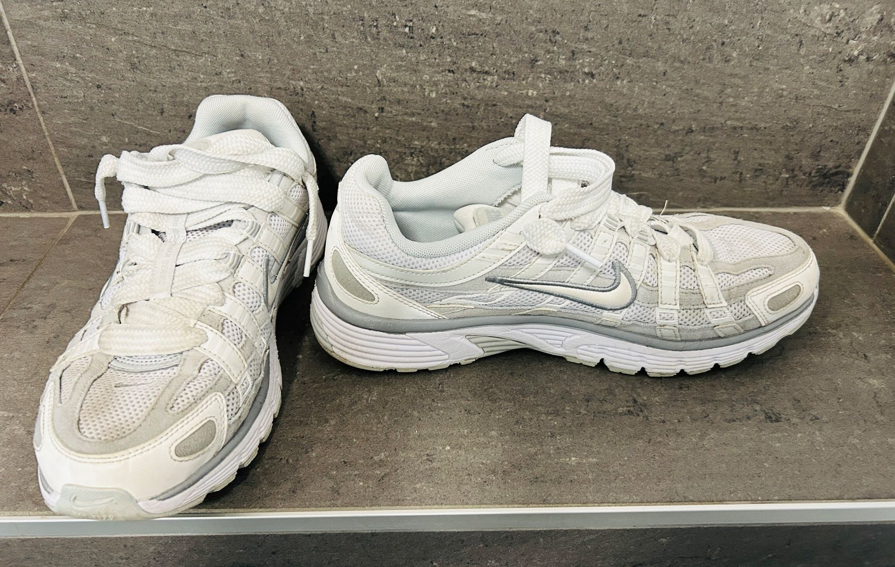 Nike Scarpe da uomo: Nike P-6000 weiss Gr. 42.5 – Usato da Visp venduto da I.G.-1909- 2
