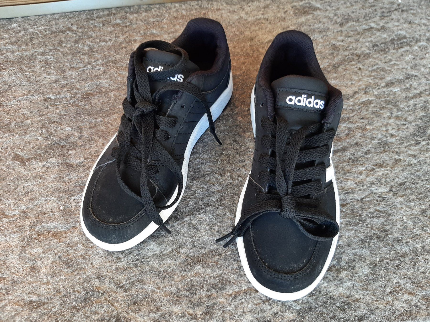 Adidas Scarpe per ragazze: Adidas sneaker gr. 30 – Usato da Brissago venduto da lucabell