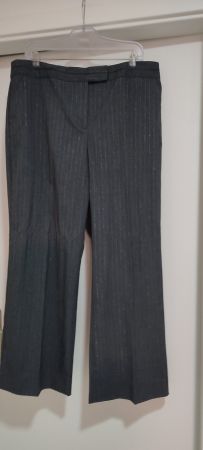 Pantalon stretch gris avec un fil argenté