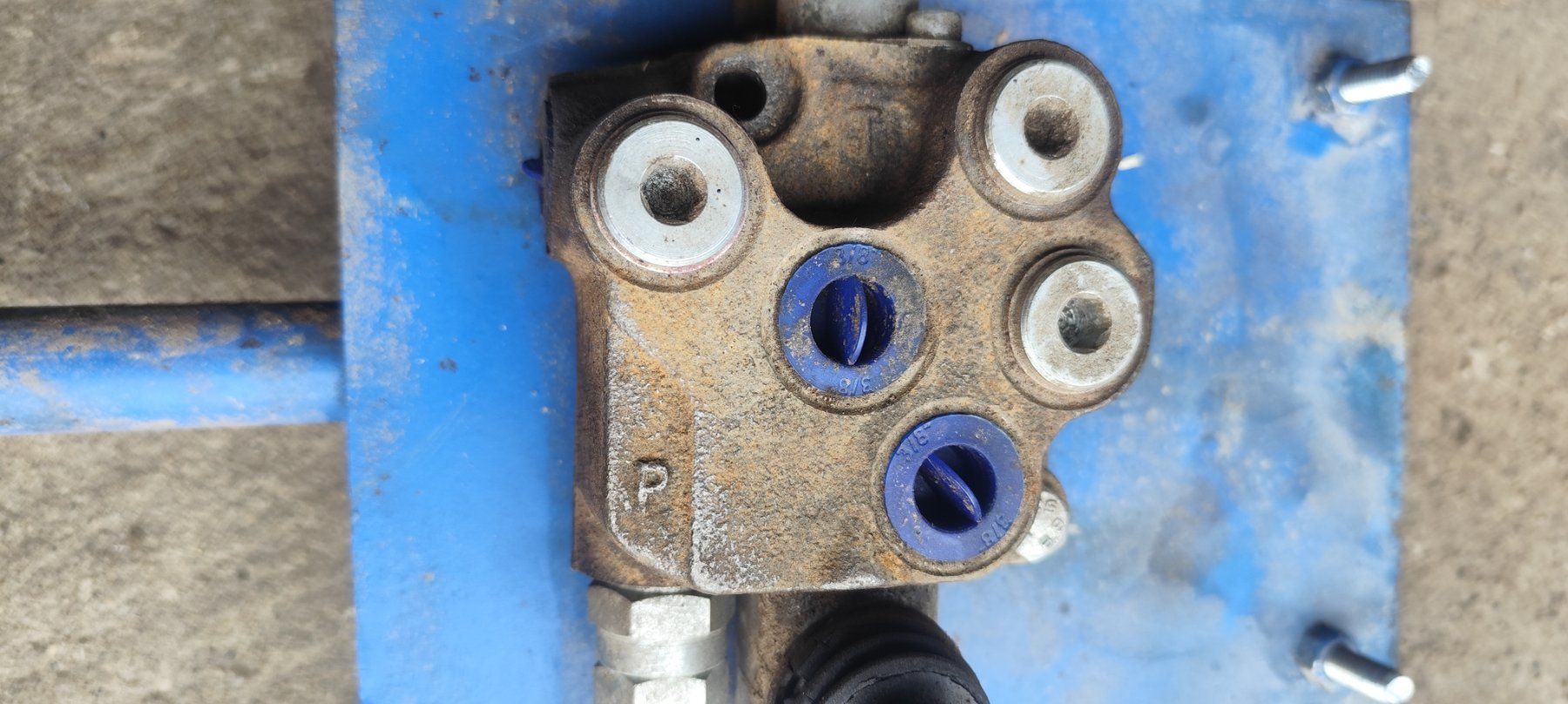 Sonstiges Fahrzeugzubehör: Hydrauliksteuergerät – Gebraucht aus Dürrenroth von reikien 1