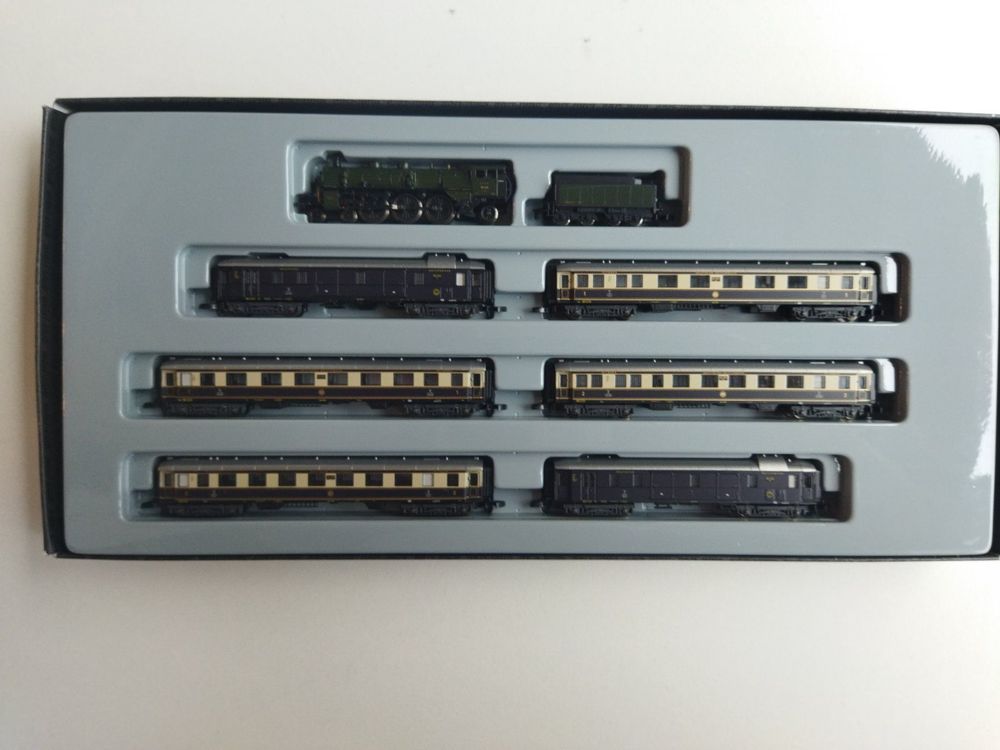 Märklin Zugpackung Fernverkehr DB - Spur Z Modellbahn Mit BR 140 Lokomotive