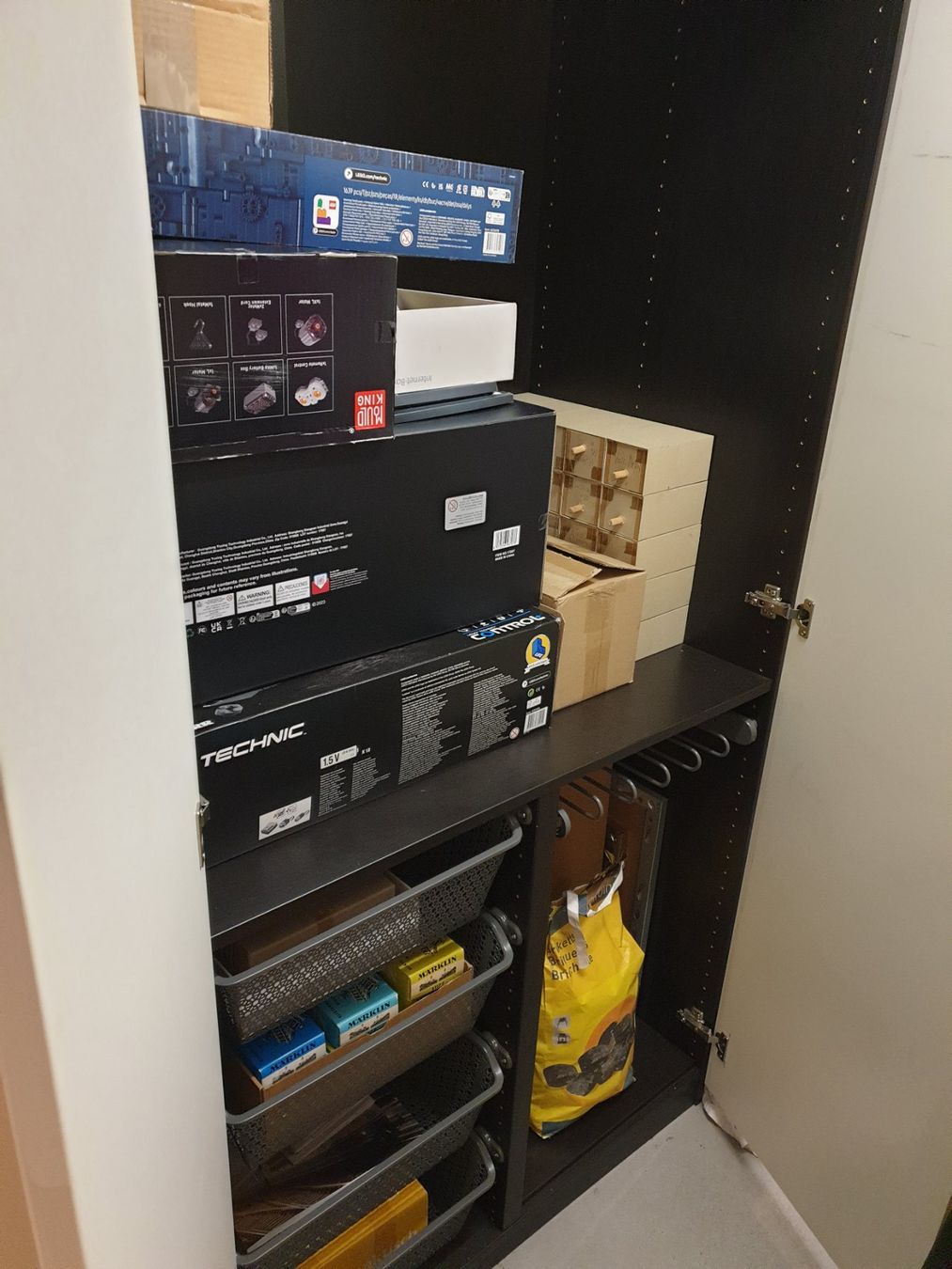 Schränke: Kleiderschrank – Gebraucht aus Müntschemier von immer_vollgas 1