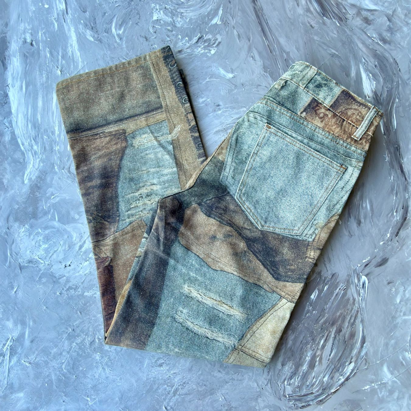 Jeans: Jean Imprimé Patchwork Trompe-l'œil – D'occasion à Thônex par Suisse.Shopping 1