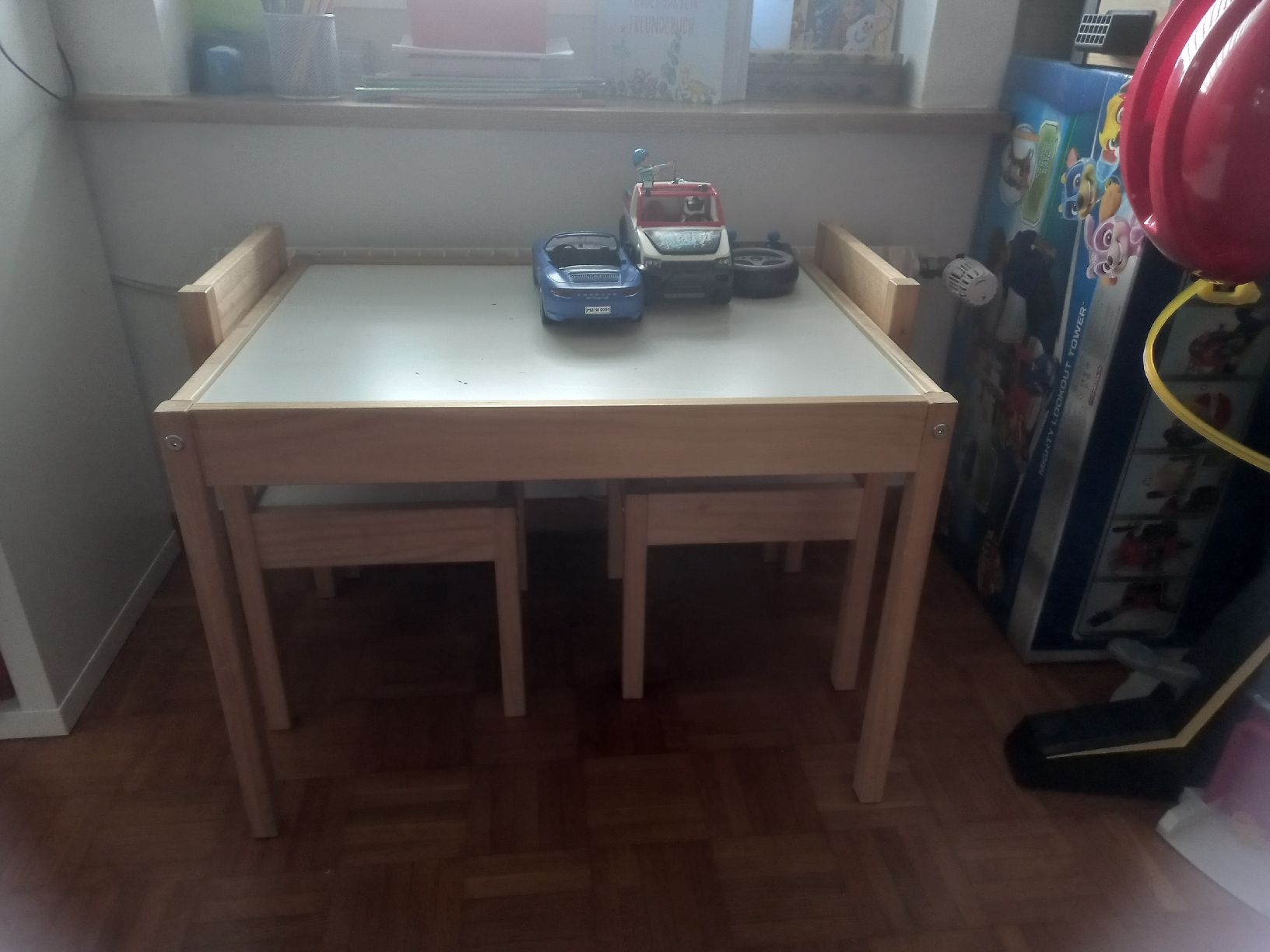 Ikea Tables: Kinder Tisch+ 2 Stühlen IKEA – D'occasion à Dietikon par iam_yc7c