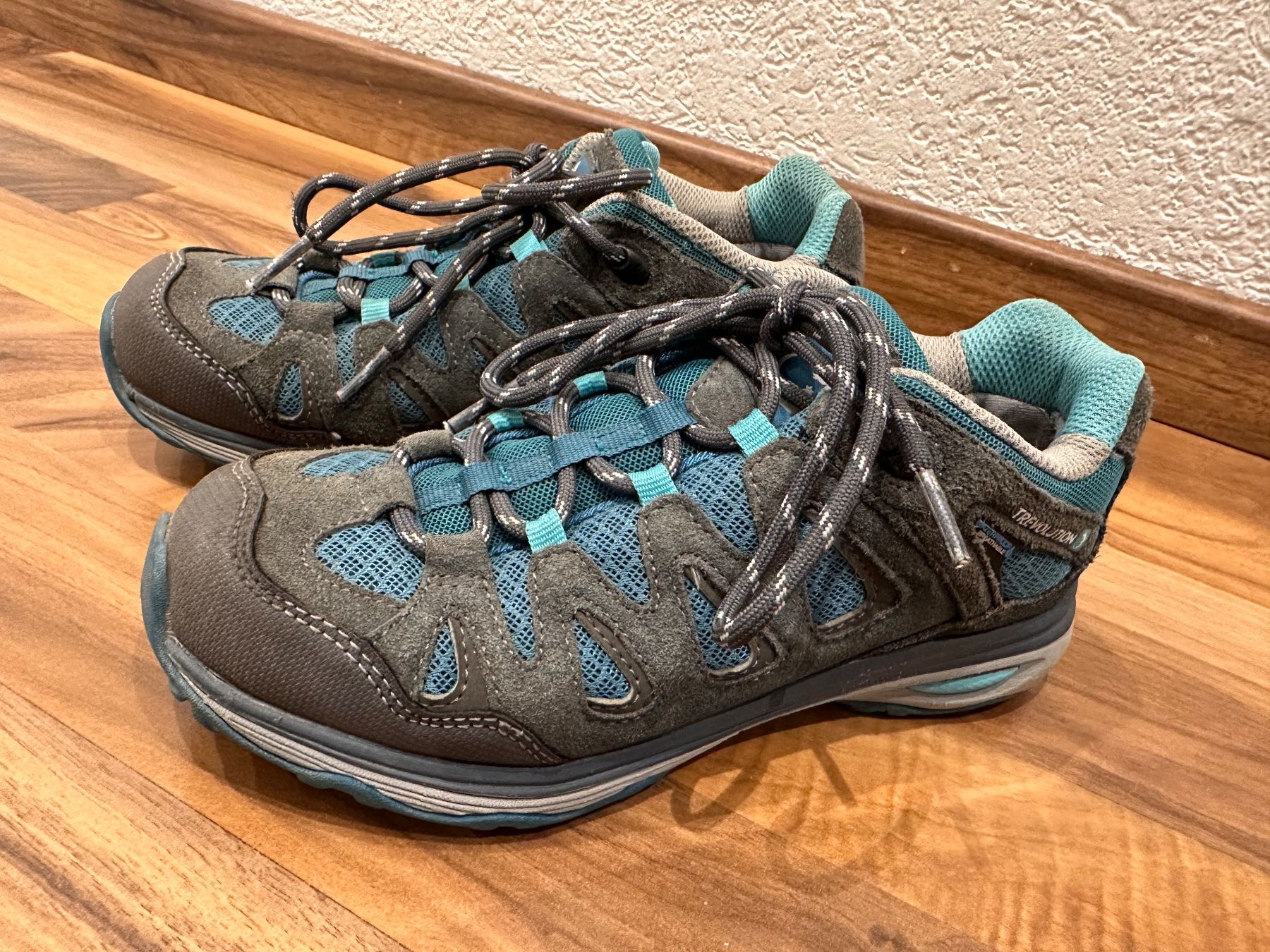 Trevolution Schuhe für Jungen: Trekking Schuhe Gr. 37 von Trevolution – Gebraucht aus Uster von q1w2e3