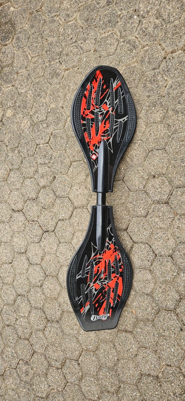 Skateboards: Waveboard schwarz rot – D'occasion à Oltingen par Jo76