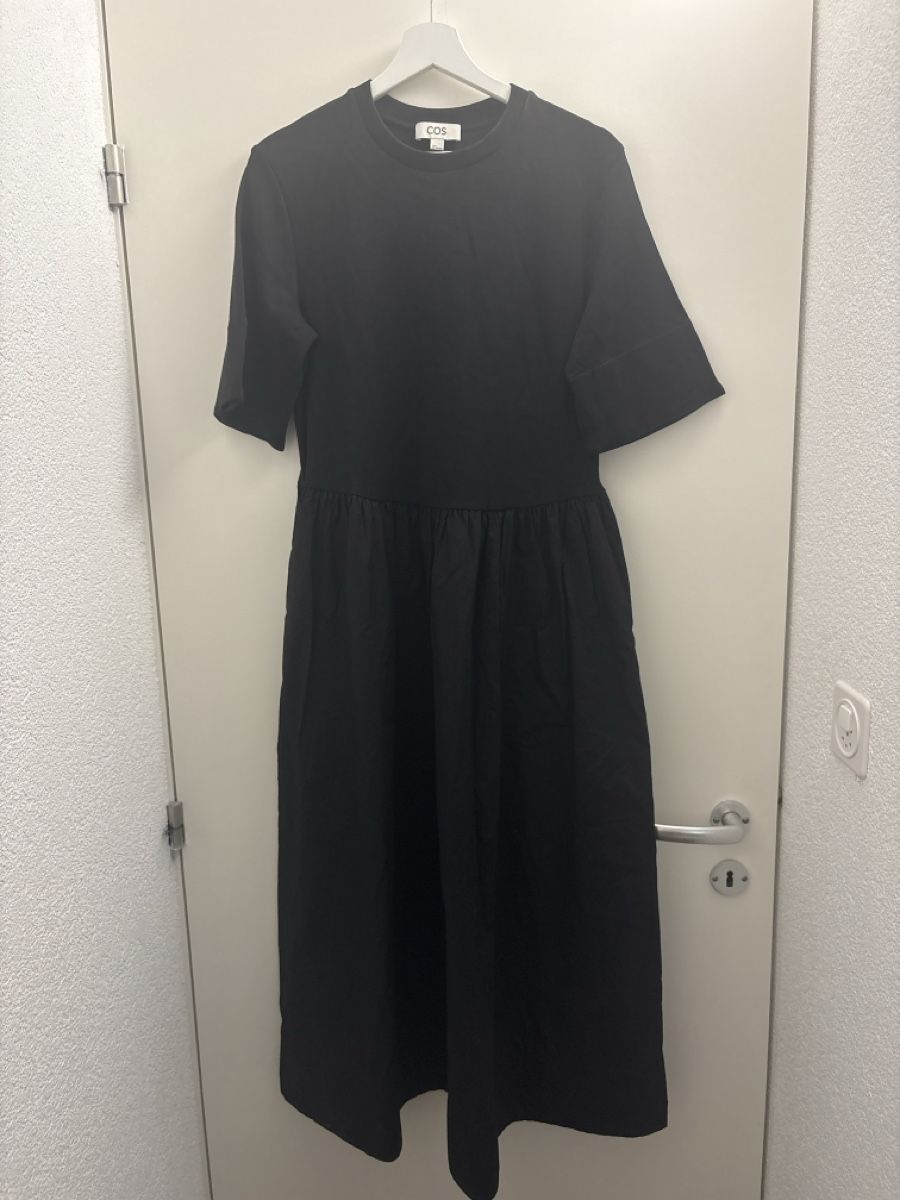 Cos Vestiti: Robe noire COS – Usato da lausanne venduto da cat_q9l6