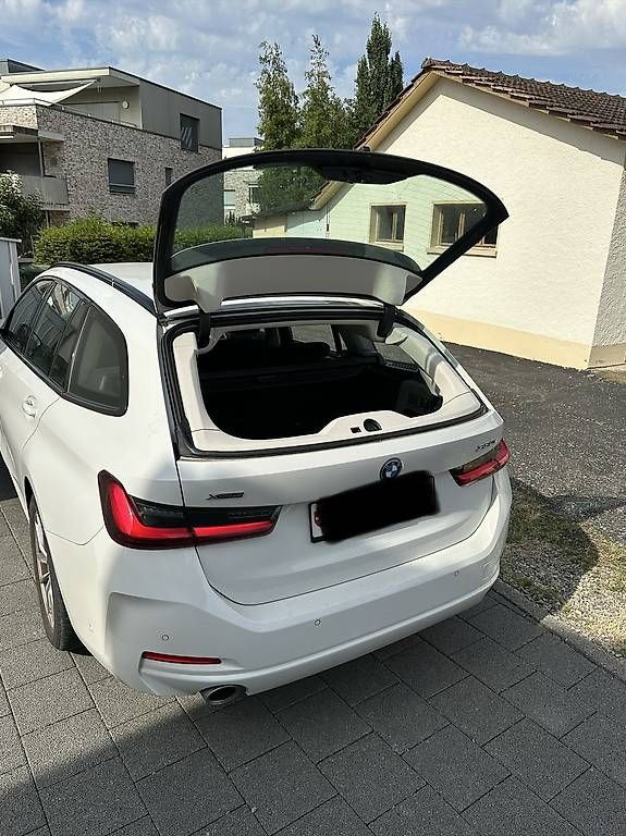 Automobili: BMW 330e x DriveTouring Steptronic – Usato da Möhlin venduto da Arjunan 7
