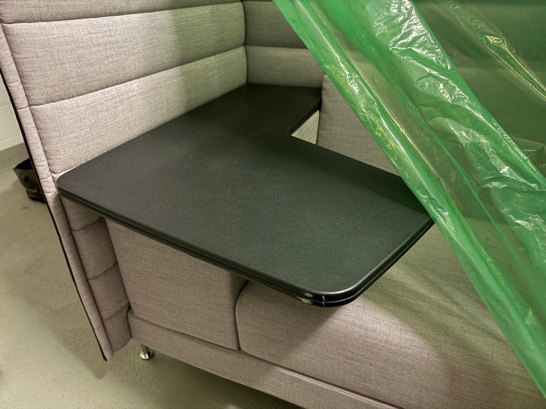 Vitra Divani: Vitra Alcove Work Highback (leicht gebraucht) – Usato da Wädenswil venduto da Riseon_Power 5