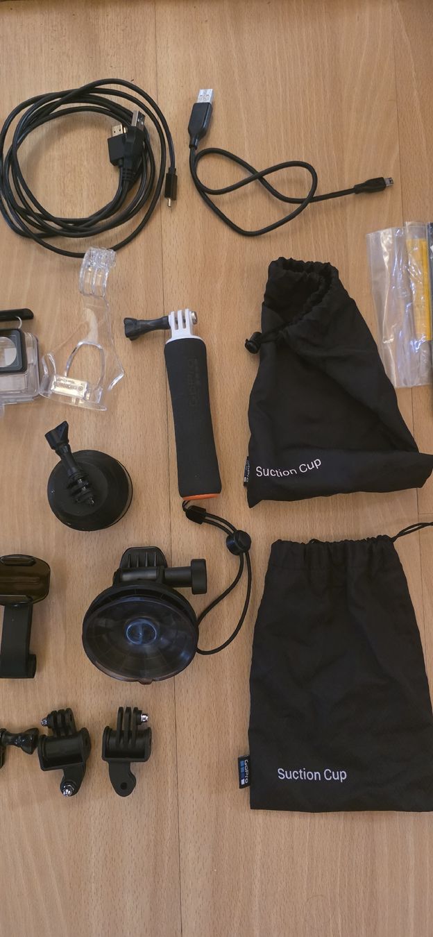 Gopro Action Cam: Caméra GoPro Hero 4 ,10accessoires, 3batteries, kit plongée – Gebraucht aus Saillon von inf_8vsk 5