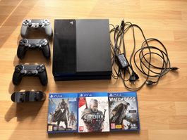 Playstation 4 Konsole mit Spielen und Controllern